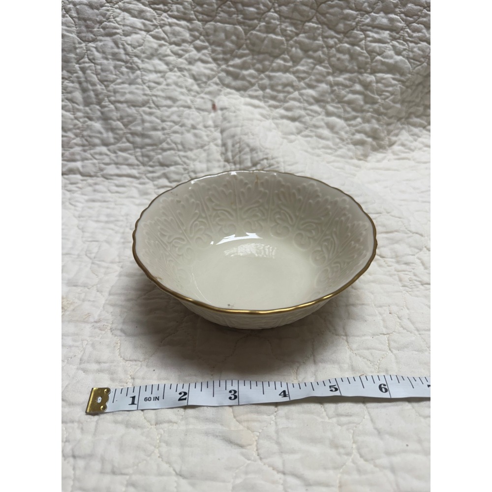 Lenox Ivory China Embossed Leaf‎ Bowl 24K Gold Trim Scalloped Edge Made in USA